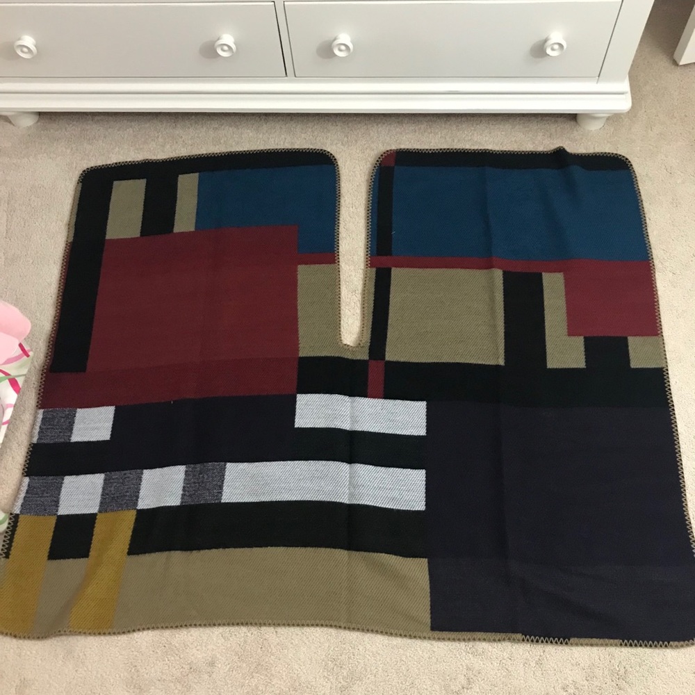 Blanket reversible cape